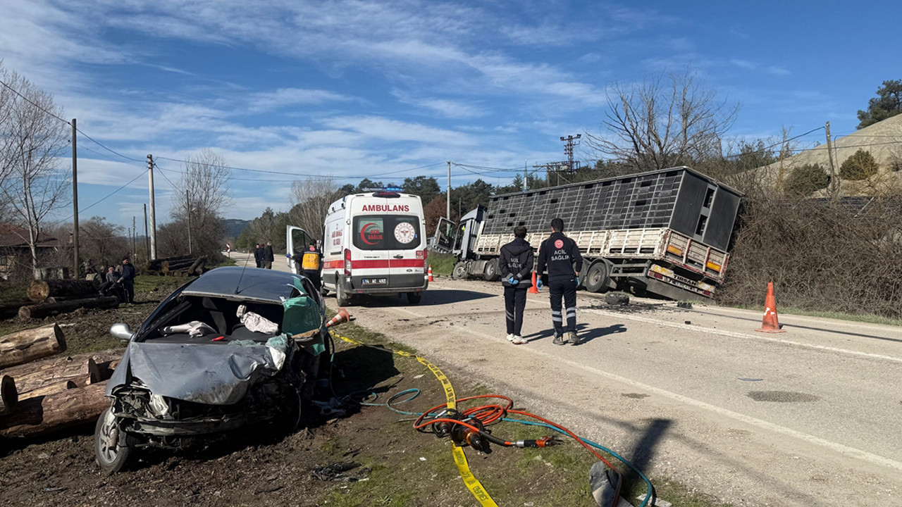 Tırla çarpışan otomobilin sürücüsü öldü
