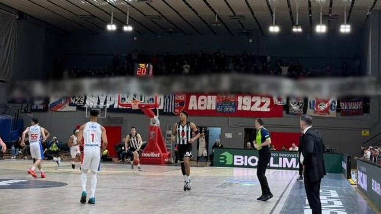 Panionios-Beşiktaş GAİN maçında açılan ırkçı pankarta gülünç ceza!