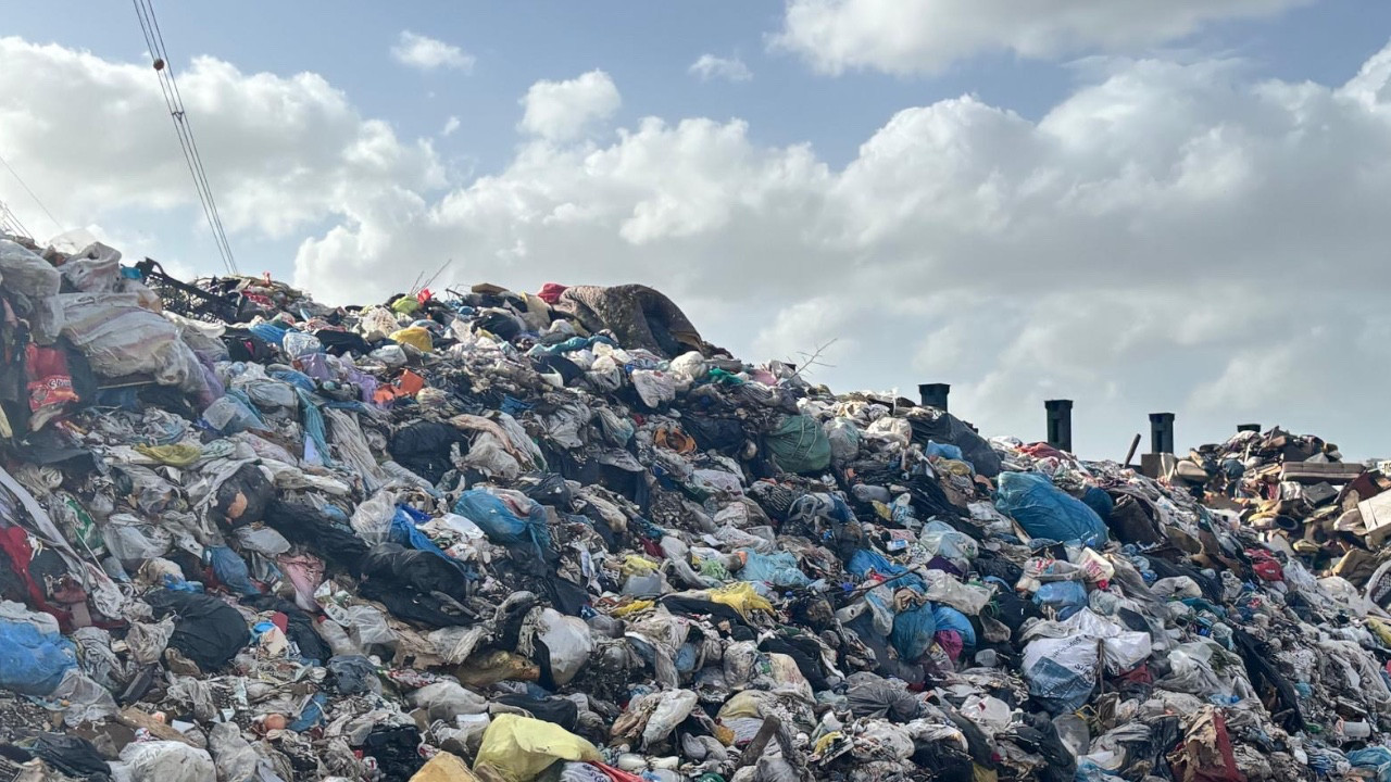 Atıkları usulsüz depolayan Buca ve Foça belediyelerine 9.3 milyon tl ceza