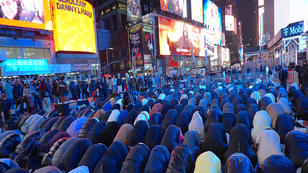 Ünlü Times Meydanı'nda iftar programı düzenlendi