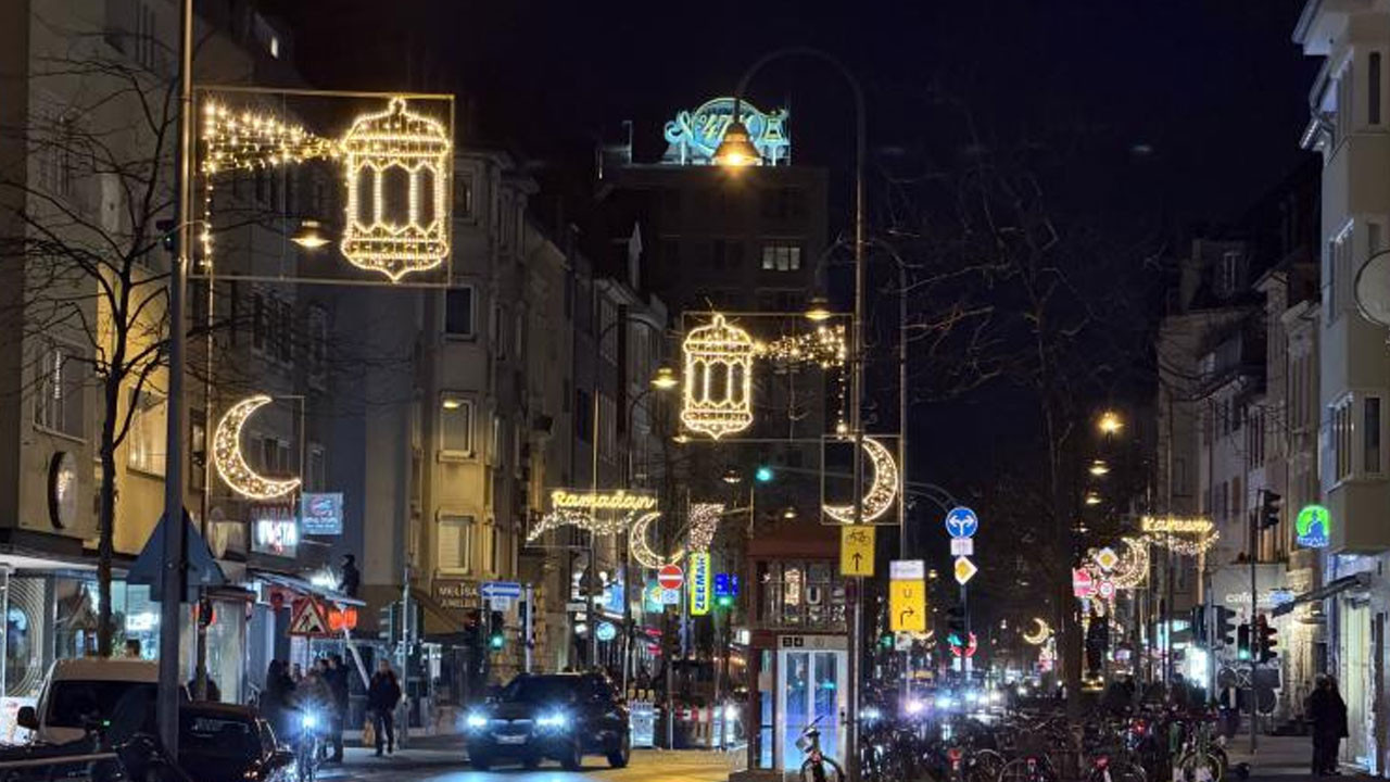Almanya'da ışıklarla süslenen caddeler ramazan boyunca aydınlatılacak
