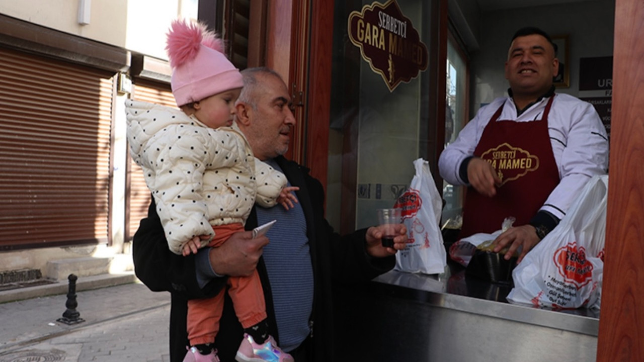 Gaziantepliler iftar sofralarında bu içeceği tüketiyor! "Meyan şerbeti" Anadolu'nun kolası ilan edildi