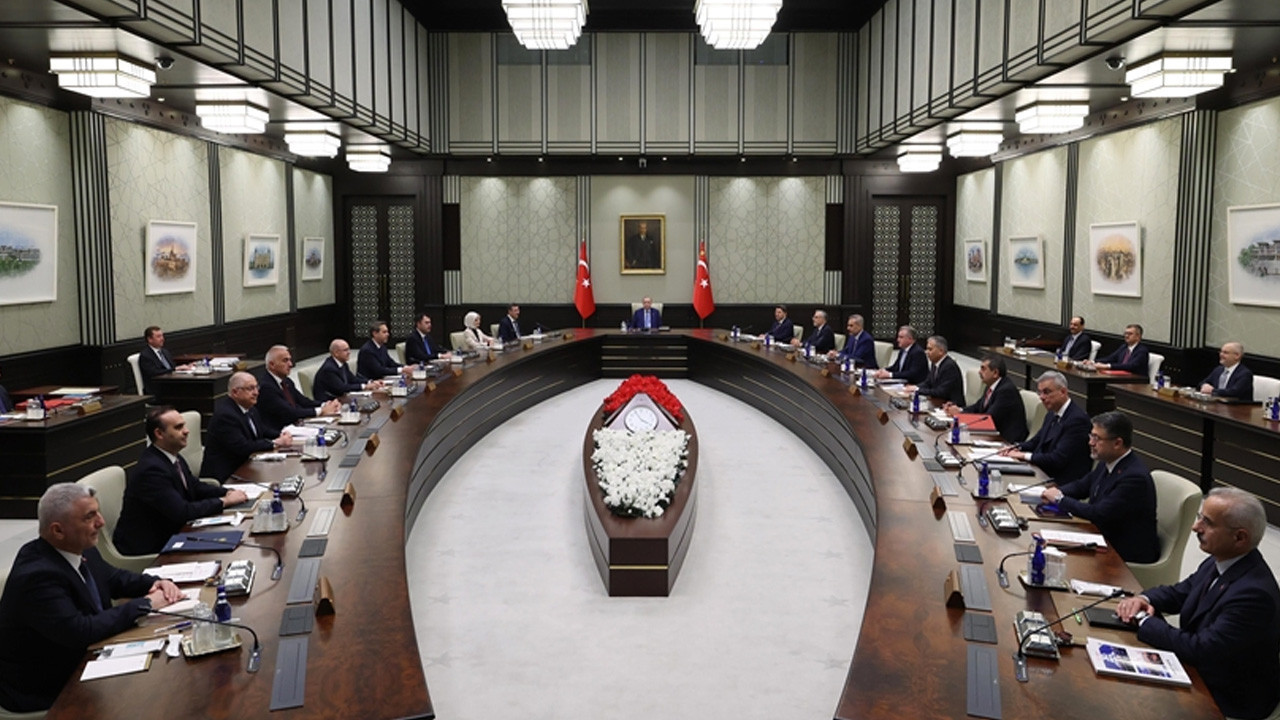 Kabine toplanıyor! Milyonlarca emekli bekliyor, bayram ikramiyesi ne kadar olacak?