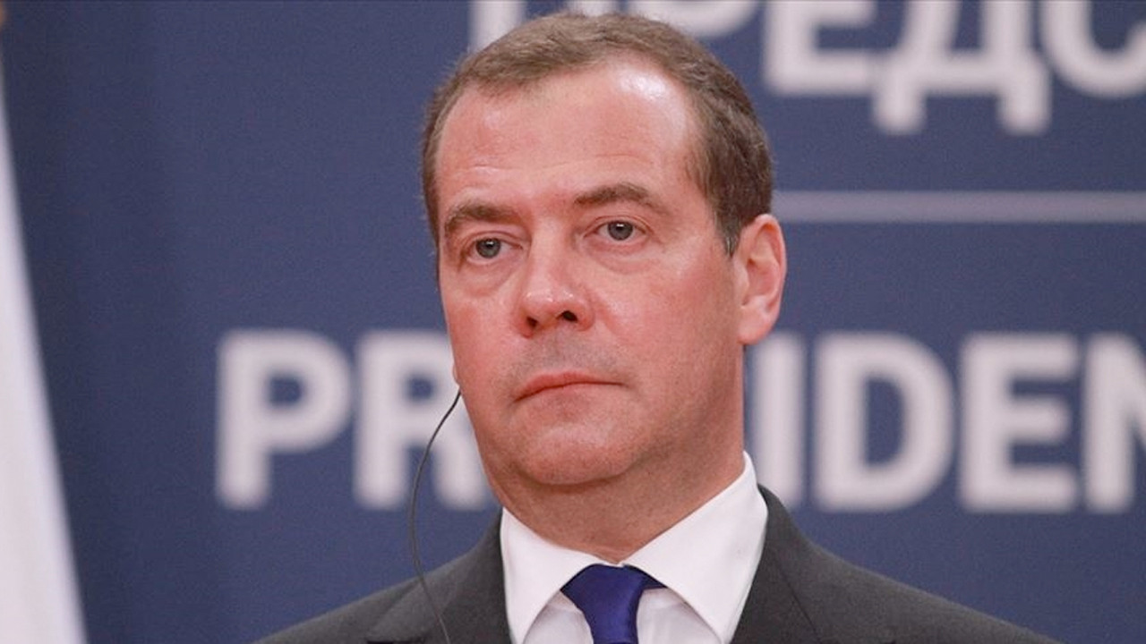 Medvedev'den Batı'nın sarcısı uyarı: Üçüncü dünya savaşına giden yol olur