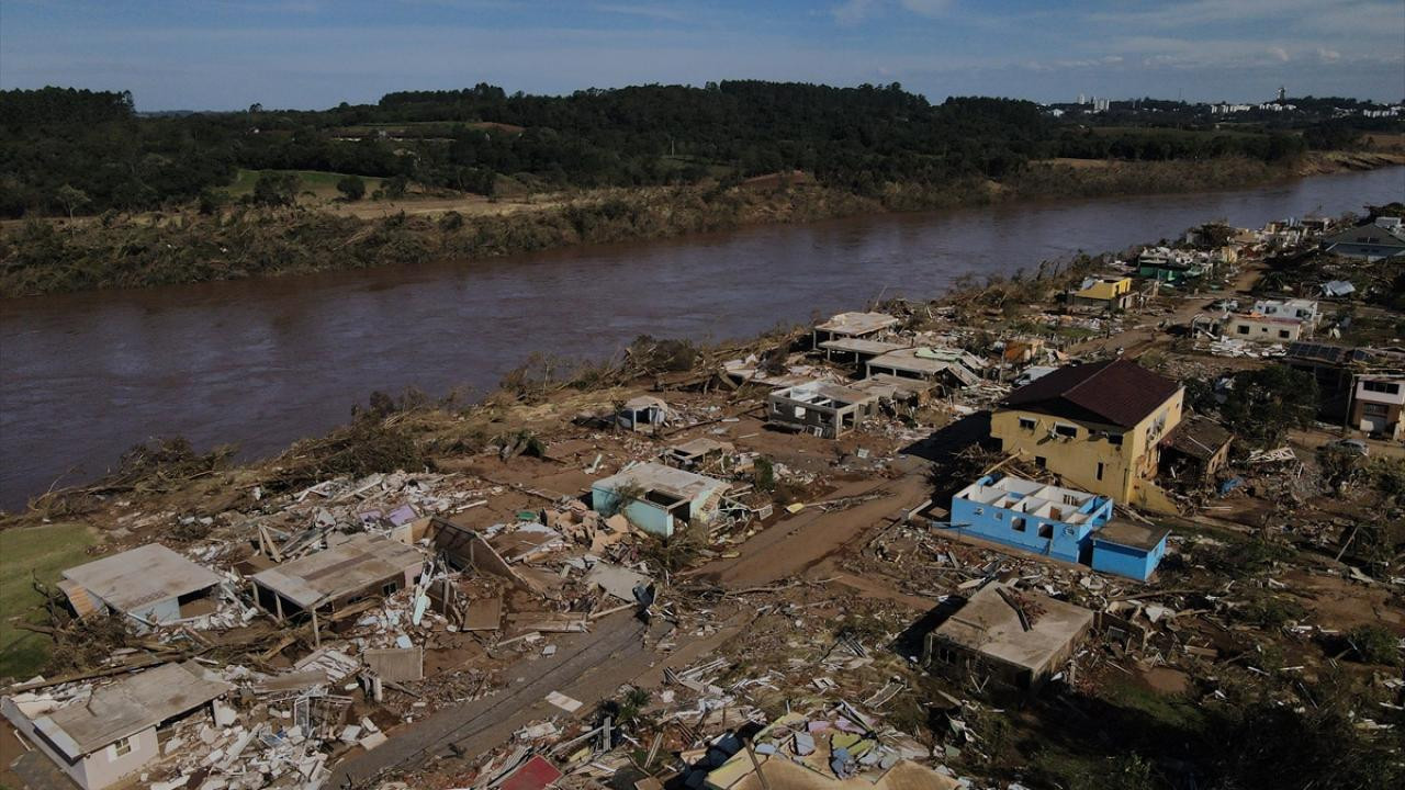 Brezilya'da sel felaketi 23 can aldı...