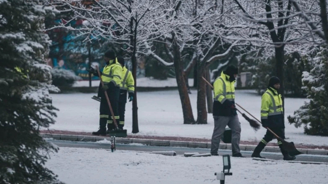 Ankara'da kar yağışı başladı! Yüksek kesimler beyaza büründü