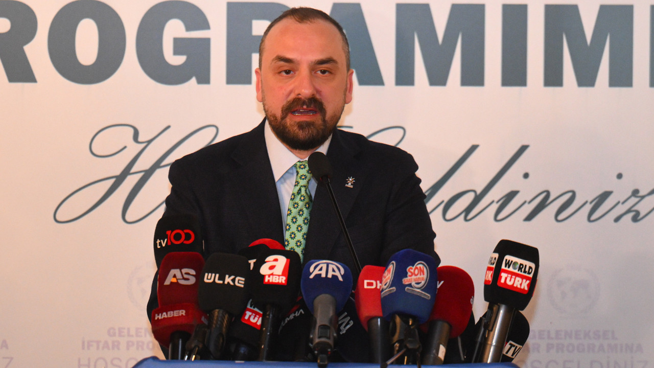 AK Partili Faruk Acar'dan gazetecilere yeşil pasaport açıklaması