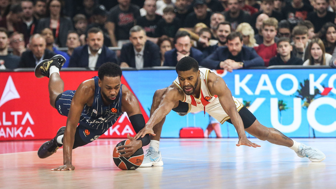 Anadolu Efes son çeyrekte Kızılyıldız'a teslim oldu