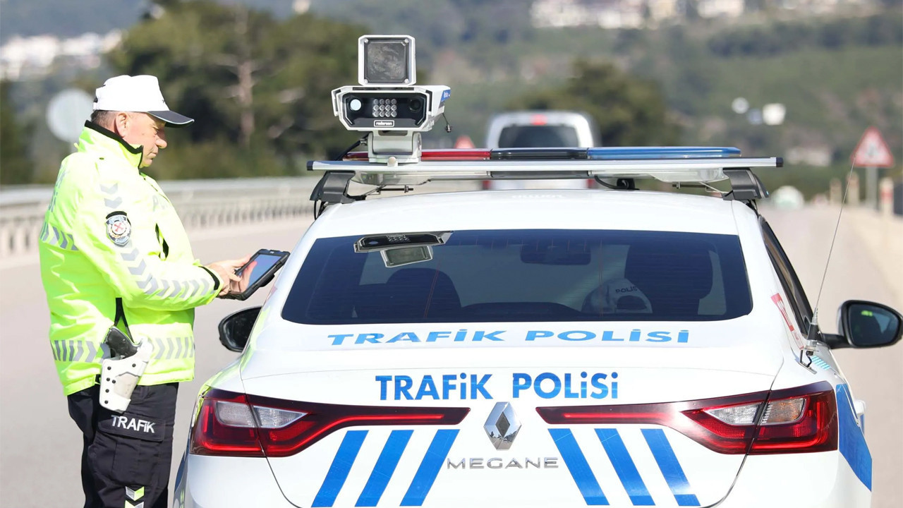Yeni trafik cezaları! İki kez kırmızı ışıkta geçmek 10 bin lira, hız sınırı cezaları uçuk