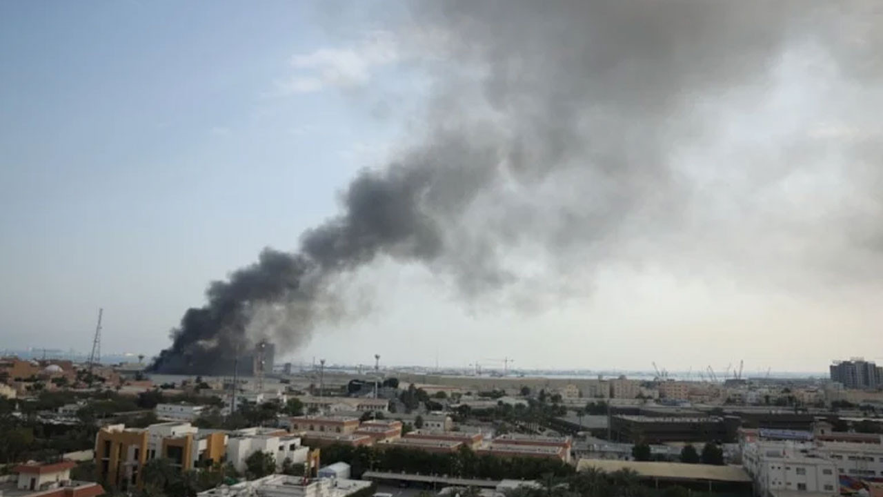 İran füzeleri Dubai'de: Peş peşe patlama sesleri duyuldu