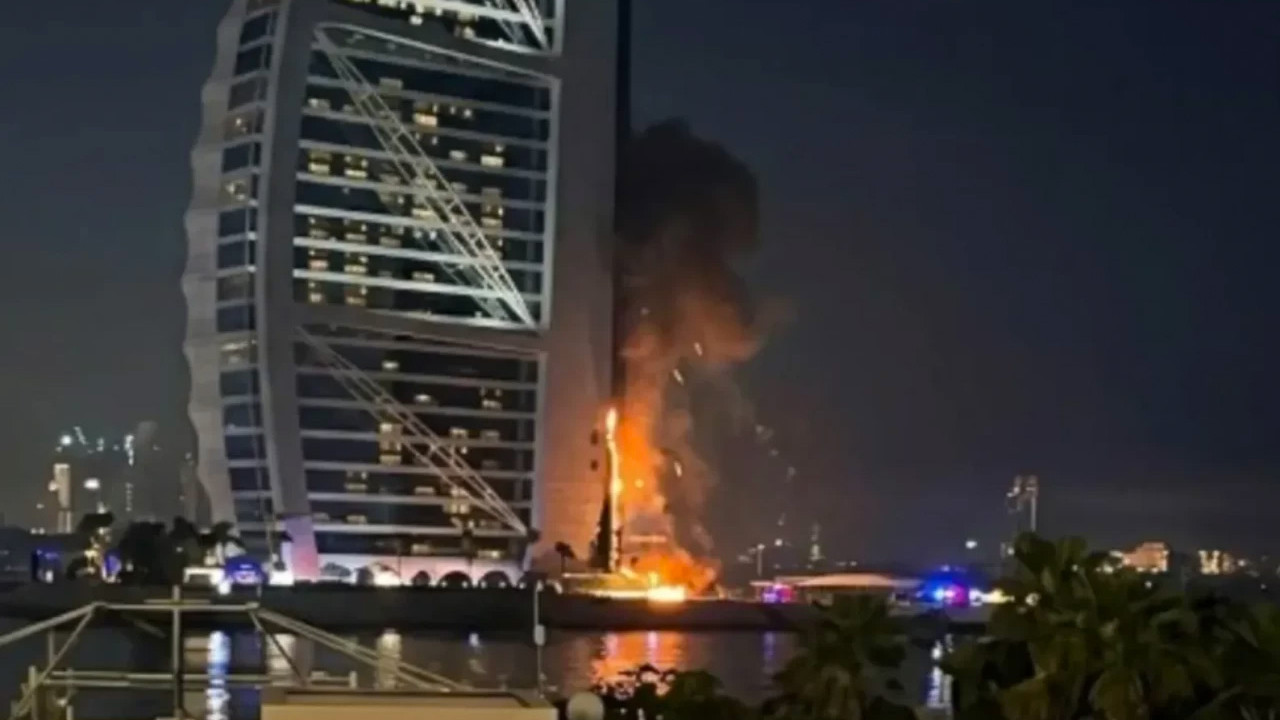 Dubai’nin simgesinde yangın paniği! Burj Al Arab’ın cephesi alev aldı
