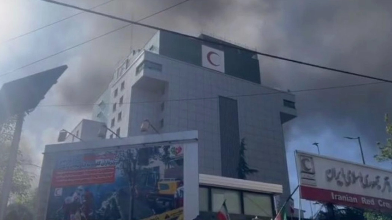 İran Kızılayı'ndan açıklama: ABD-İsrail, Tahran'daki Kızılay binasını ve hastanelerin çevresini vuruyor...
