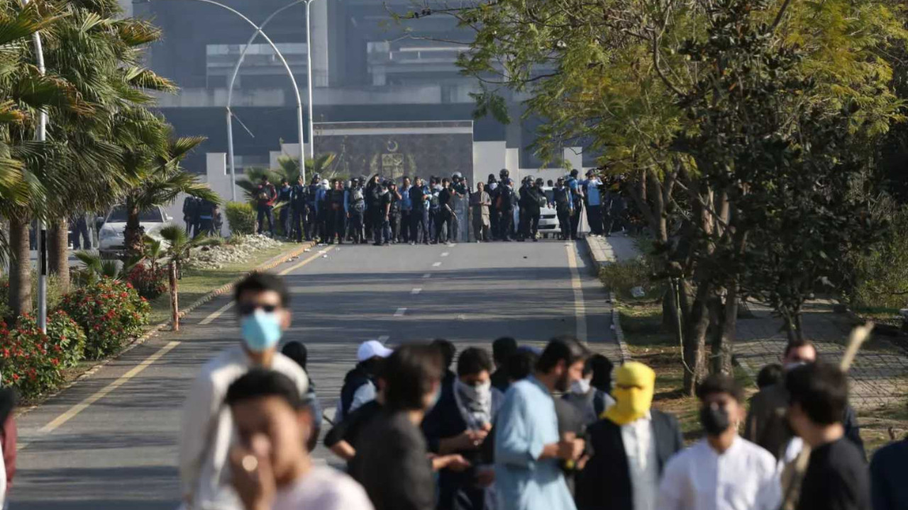 Pakistan'daki protestolarda 9 kişi hayatını kaybetti