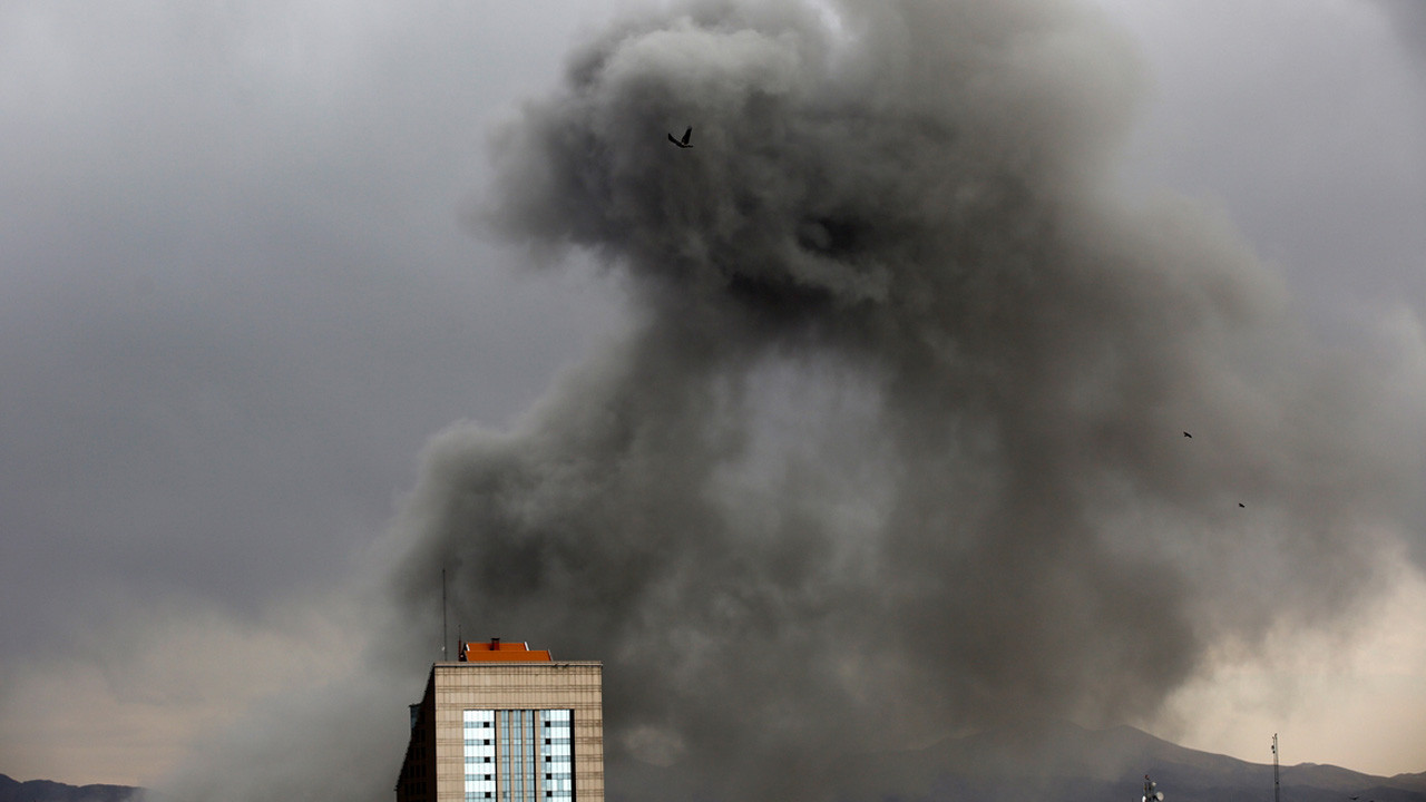 Art arda patlama oldu! İran'ın başkenti Tahran'dan yeni görüntüler