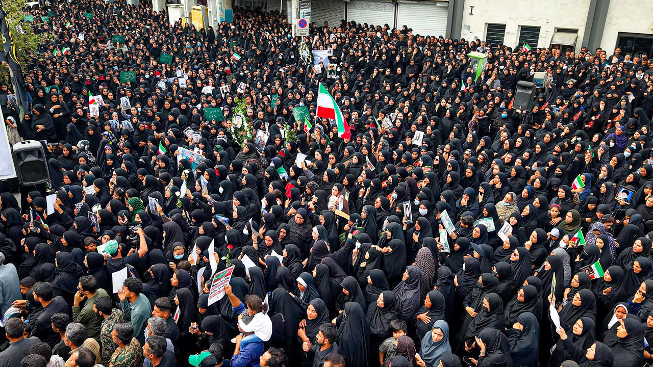 ABD-İsrail İran'da ilkokulu vurmuştu! Öğrenciler için cenaze töreni