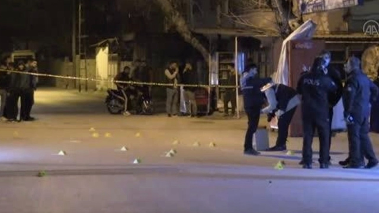 Kırşehir'de kahvehaneye silahlı saldırı: 2 kişi yaralandı...