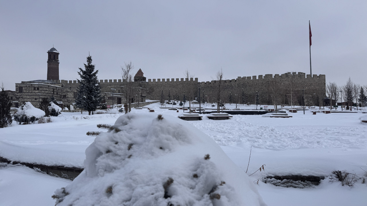 Erzurum donuyor! Sıcaklık eksi 15 derecelere kadar düştü