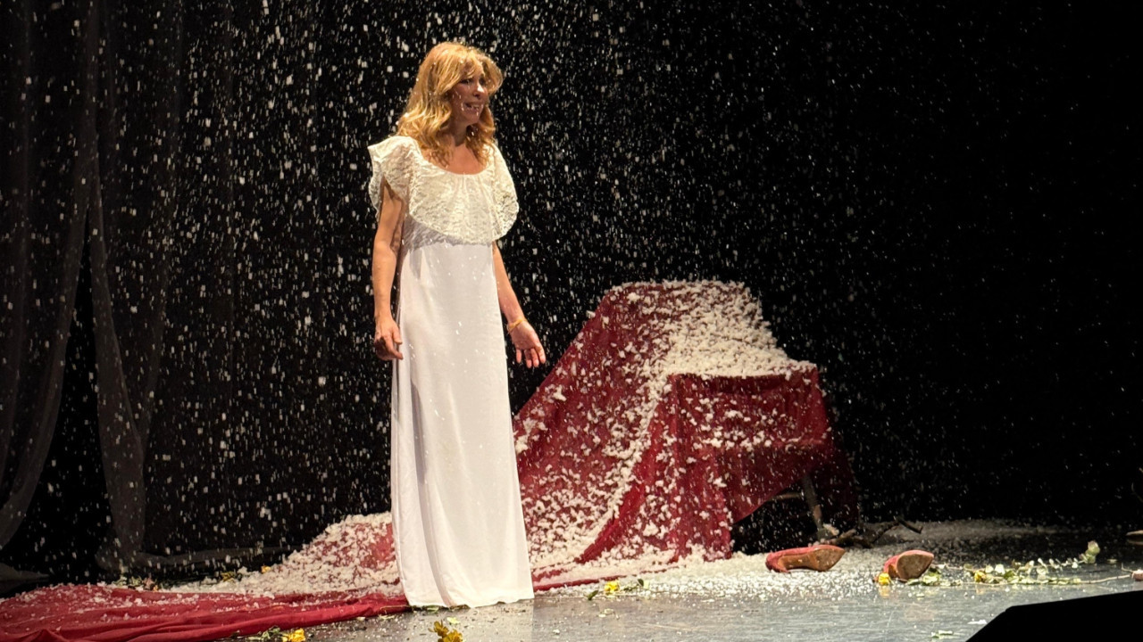 Oyuncu İnci Türkay'ın sahnelere döndü! "Liste" oyunu Ankara ve İstanbul'da seyirciyle buluşacak