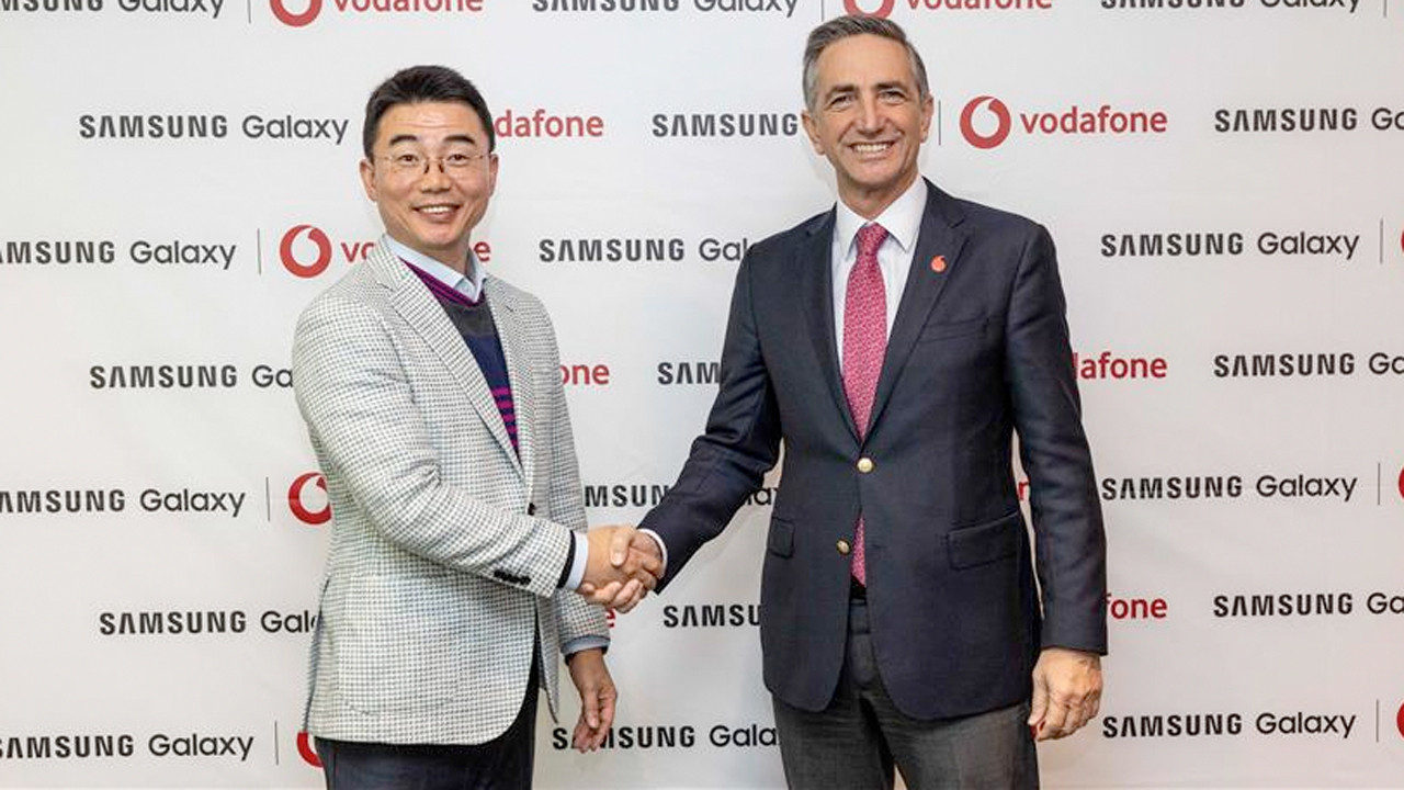 Vodafone ve Samsung'dan Mobil Dünya Kongresi'nde 5G'li cihaz işbirliği
