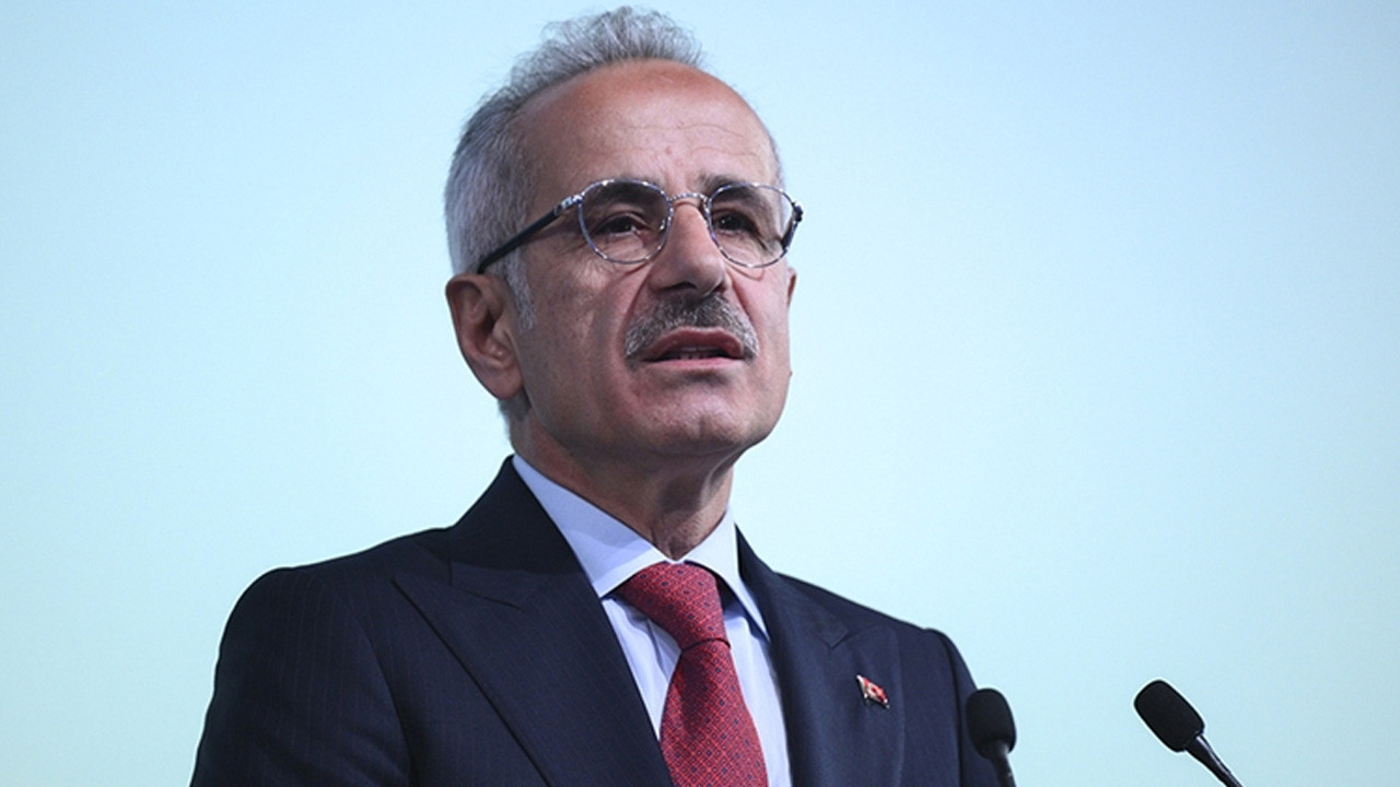 Bakan Uraloğlu açıkladı! Türkiye'nin ilk milli elektrikli hızlı treni test için raylara iniyor