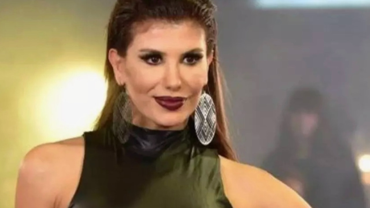 Şarkıcı Hatice cam silerken kaza atlattı! O anları görenler "Allah korumuş" dedirtti