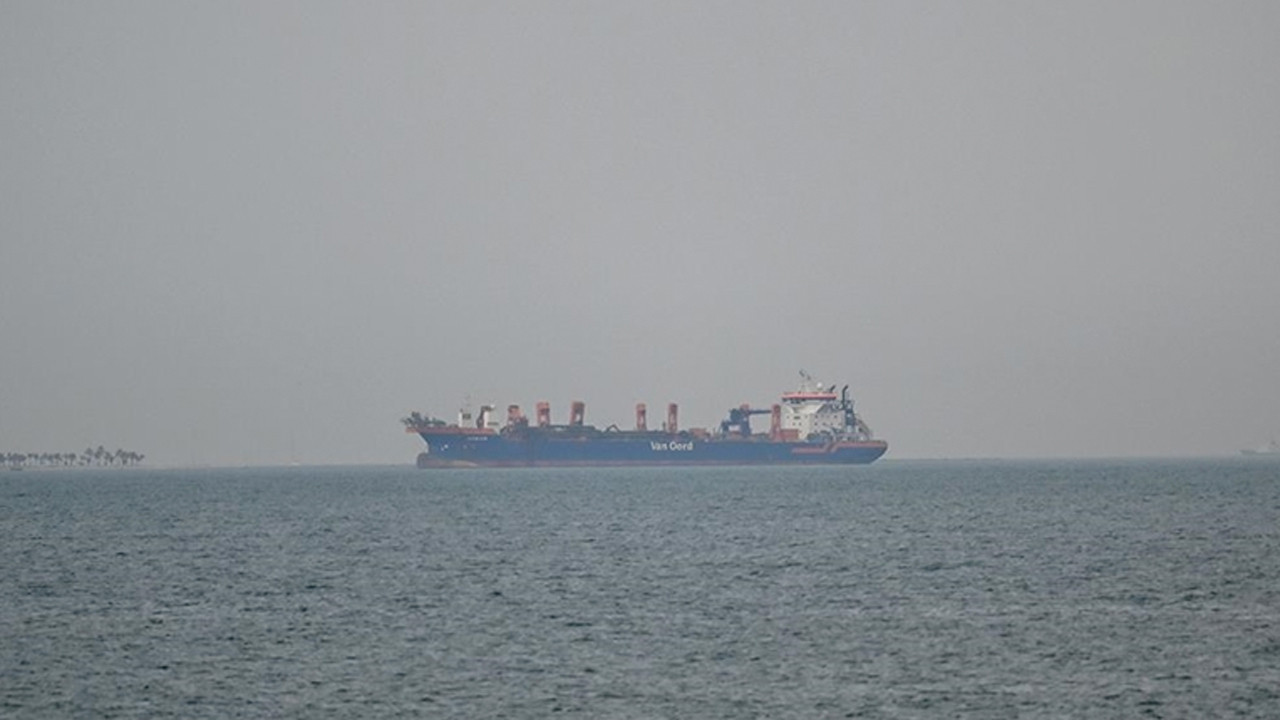 İran, Hürmüz Boğazı'nda "uyarıları dikkate almayan" 10 petrol tankerini vurdu