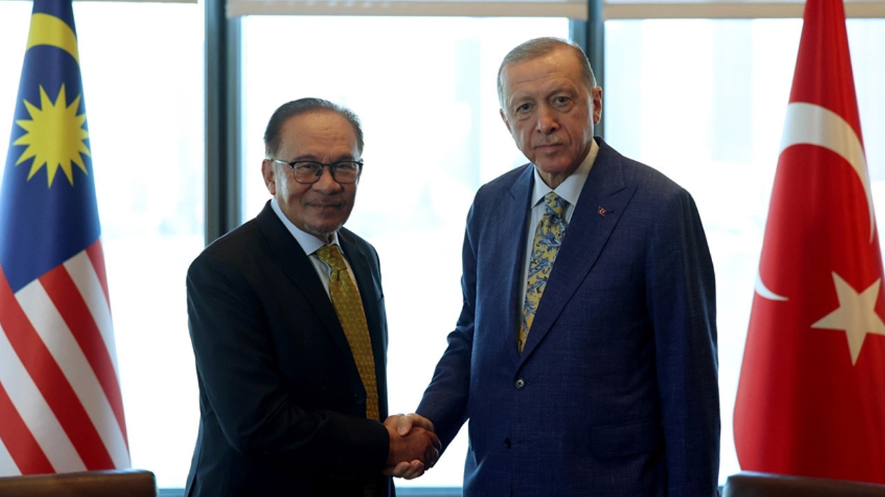 Cumhurbaşkanı Erdoğan, Malezya Başbakanı İbrahim ile telefonda görüştü