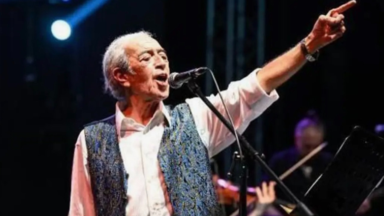 Edip Akbayram vefatının yıl dönümünde kabri başında anıldı