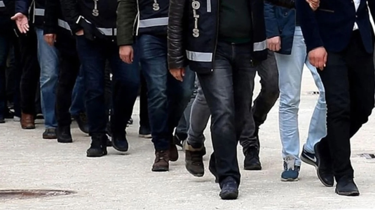 Konya merkezli dolandırıcılık operasyonu: 22 zanlıdan 16'sı tutuklandı...