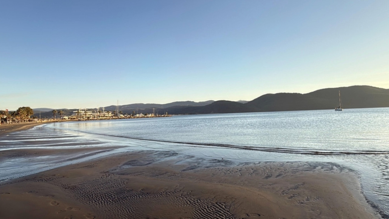 Muğla'nın Akyaka sahilinde deniz suyu yaklaşık 10 metre çekildi