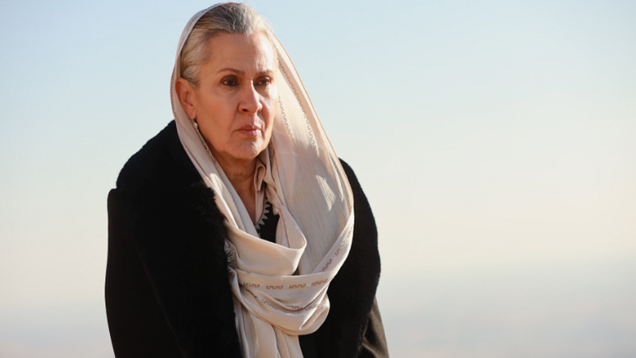 Uzak Şehir'in Sadakat'i meğer bambaşkaymış! Instagram pozlarını görenler tanıyamadı...