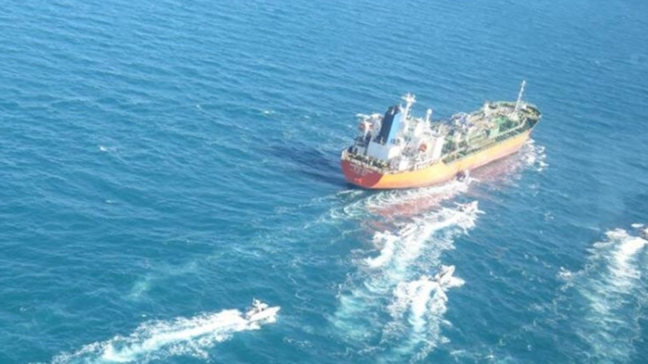 ABD petrol gemisi Basra Körfezi'nde İran tarafından vuruldu