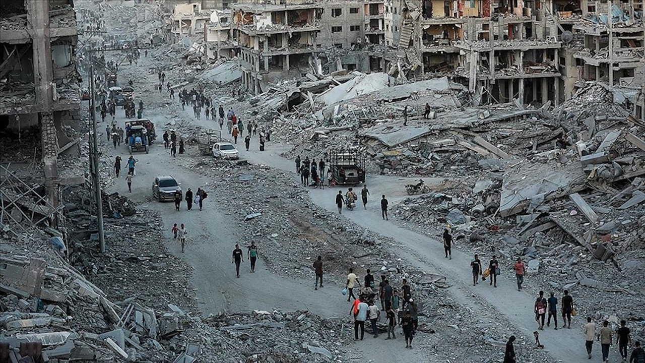 İsrail'in Gazze saldırılarında hayatını kaybedenlerin sayısı 72 bin 123 kişi oldu...