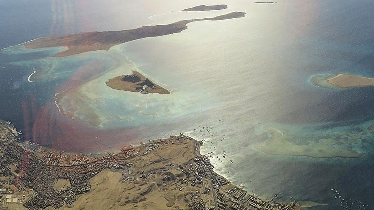 İran: Hürmüz Boğazı'nda "uyarıları dikkate almayan" bir petrol tankerini vurduk