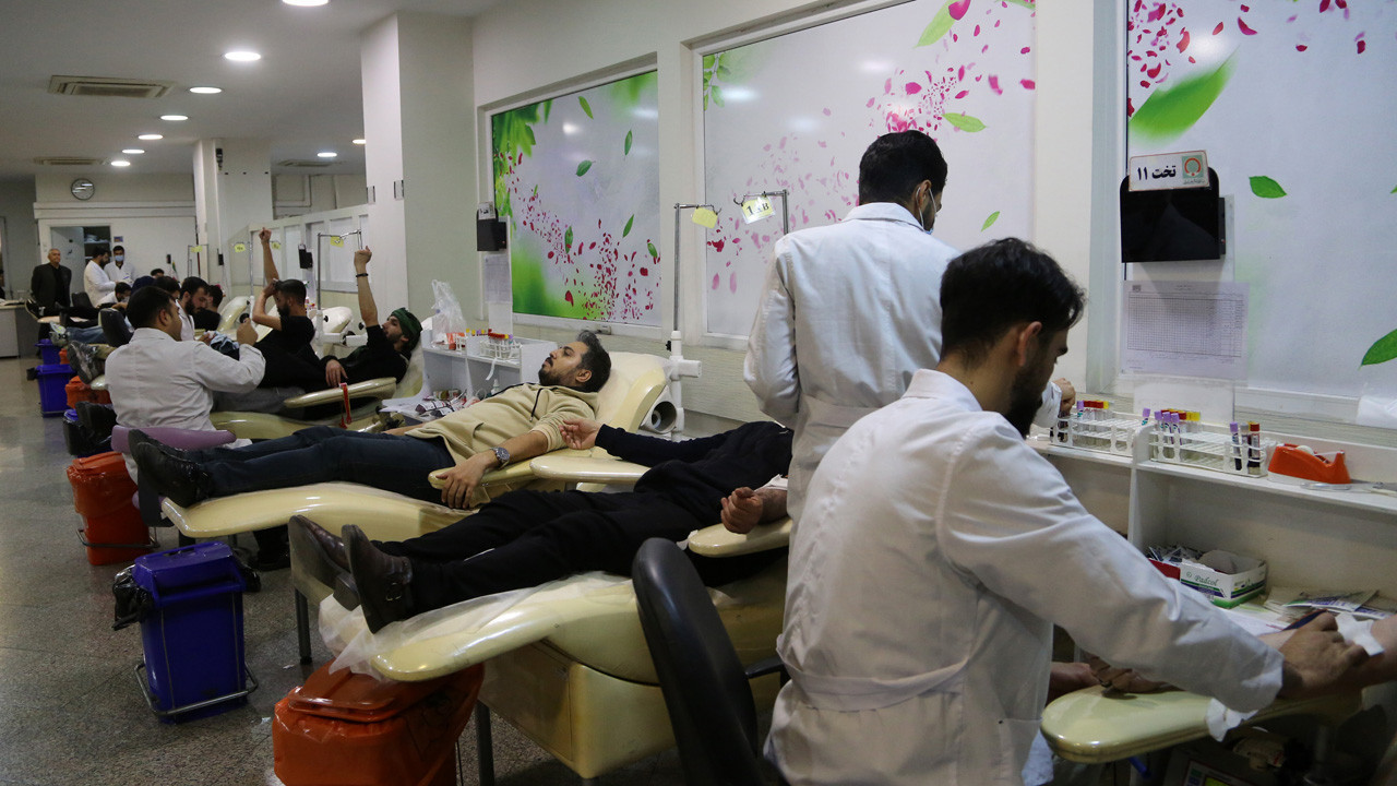 İranlılar kan vermek için hastanelere koştu