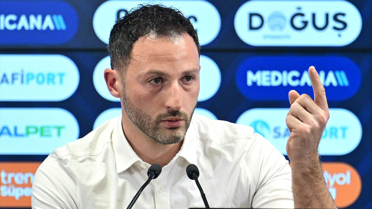 Fenerbahçe teknik direktörü Domenico Tedesco hakem kararlarına isyan etti