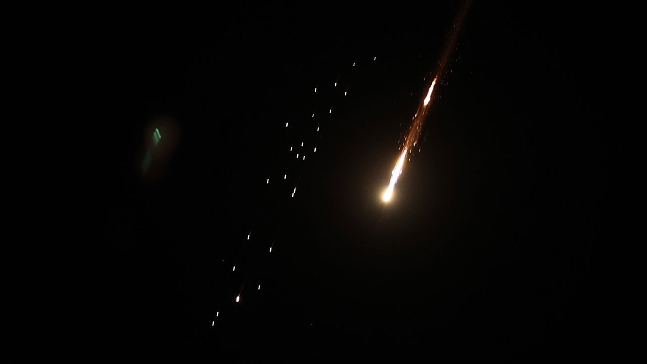 İran, İsrail'e art arda 3 dalga halinde misilleme saldırısı düzenledi