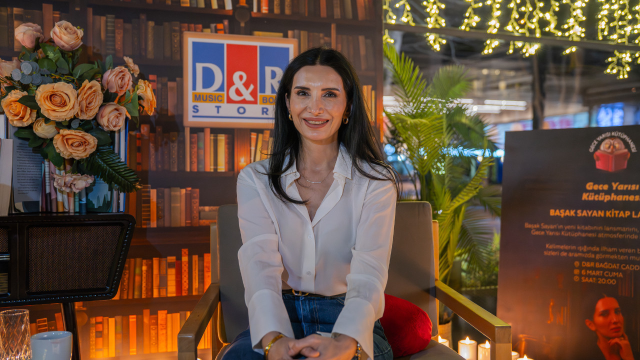 Başak Sayan, yeni kitabının lansmanında bir sonrakinin de müjdesini verdi