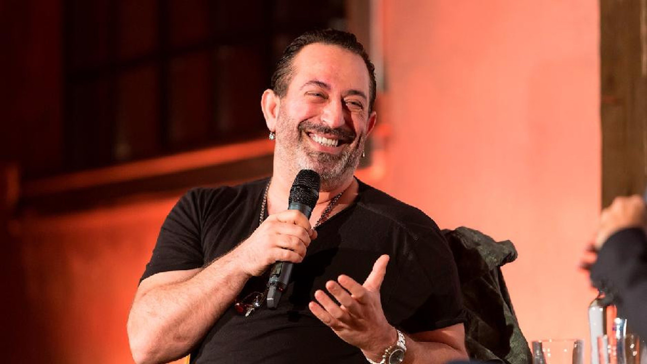 Cem Yılmaz yeni sevgilisi ile görüntülenmişti! 22 yaş küçük sevgilisi bakın kim çıktı...