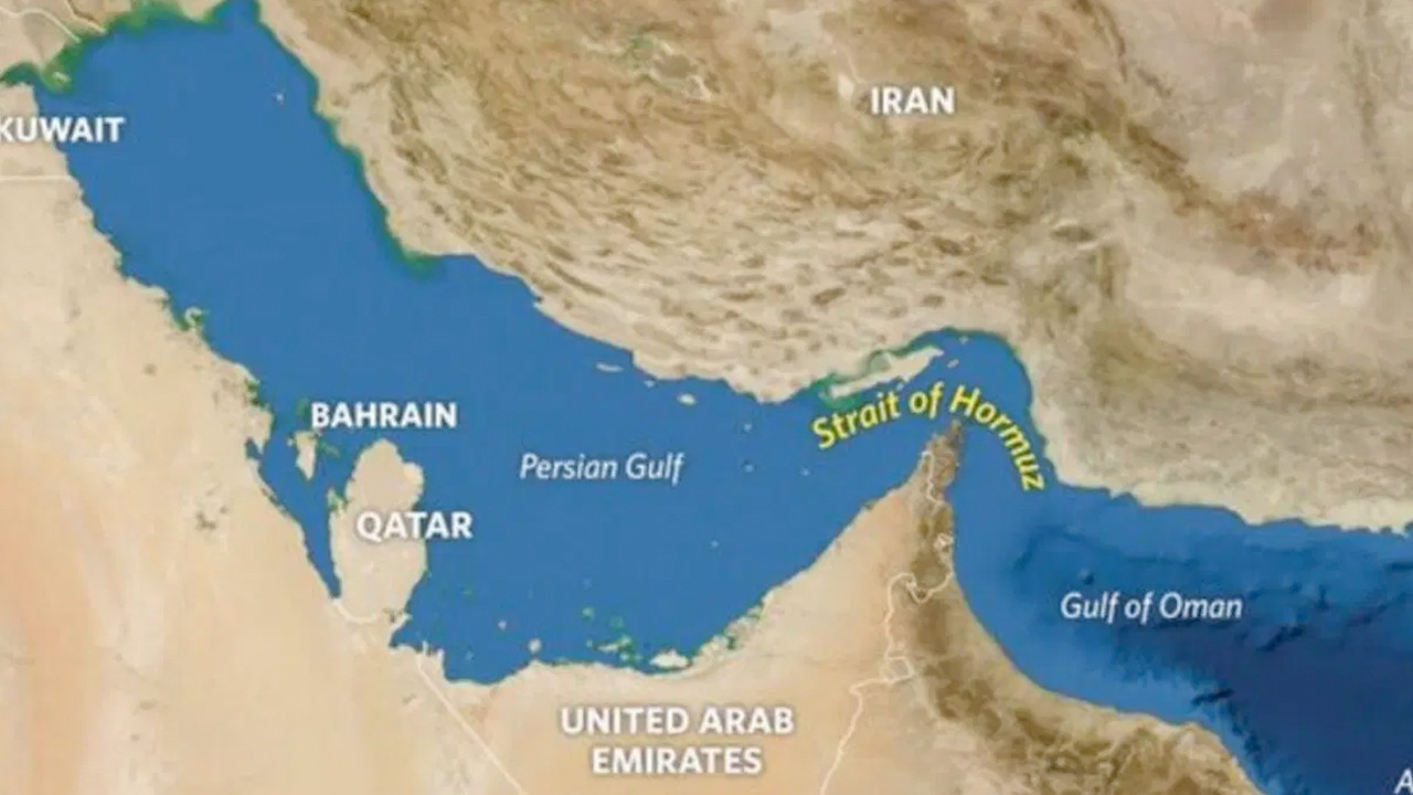 İran medyası Hürmüz Boğazı'nda bekleyen gemilerin görüntülerini paylaştı