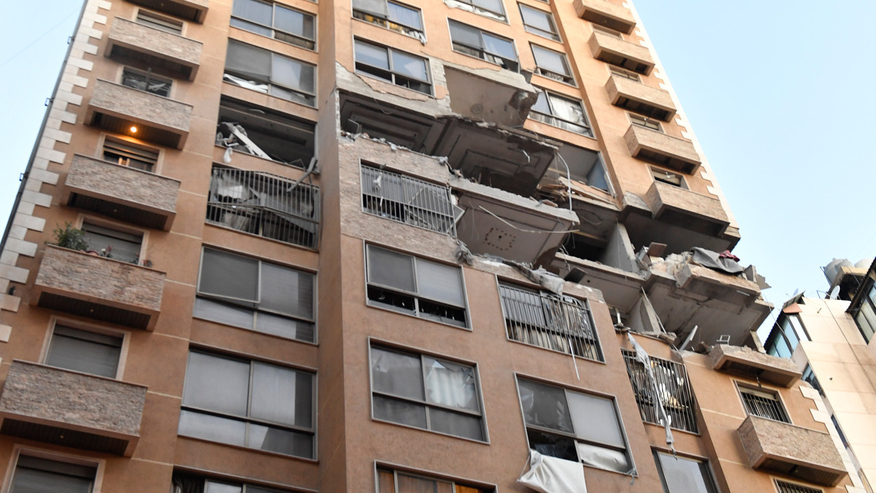 İsrail ordusu Beyrut'ta bir bir binaya saldırdı