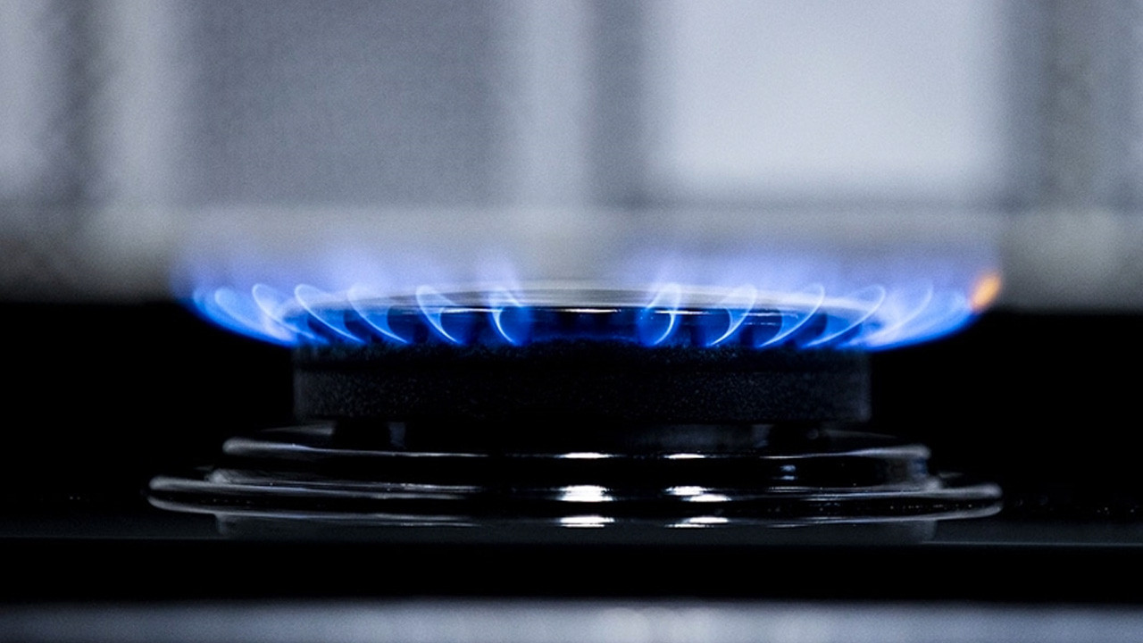 Bakan Bayraktar'dan akaryakıt fiyatları ve doğal gaz için açıklama