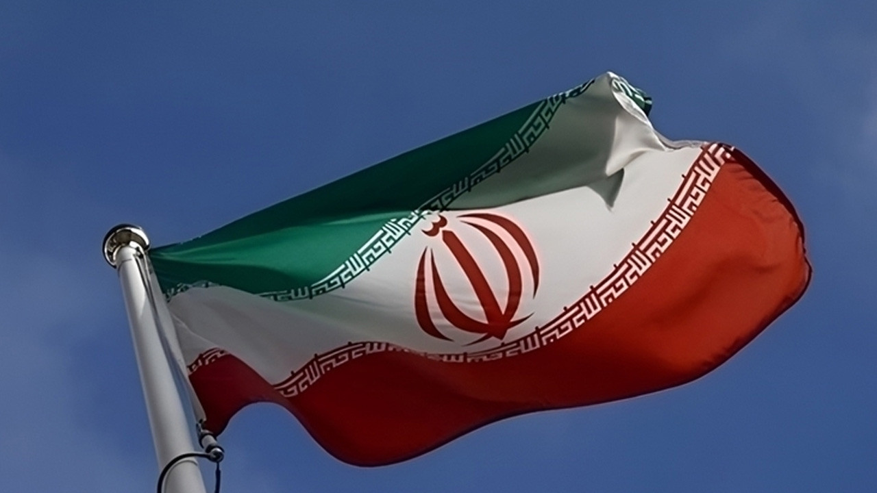 İran, bölgedeki ABD-İsrail ile bağlantılı bankaları hedef alabileceğini açıkladı