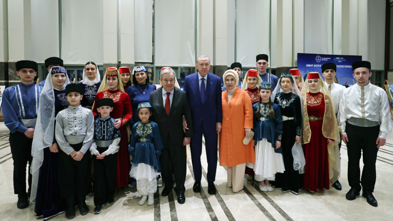 Cumhurbaşkanı Erdoğan ile BM Genel Sekreteri Guterres sergi gezdi