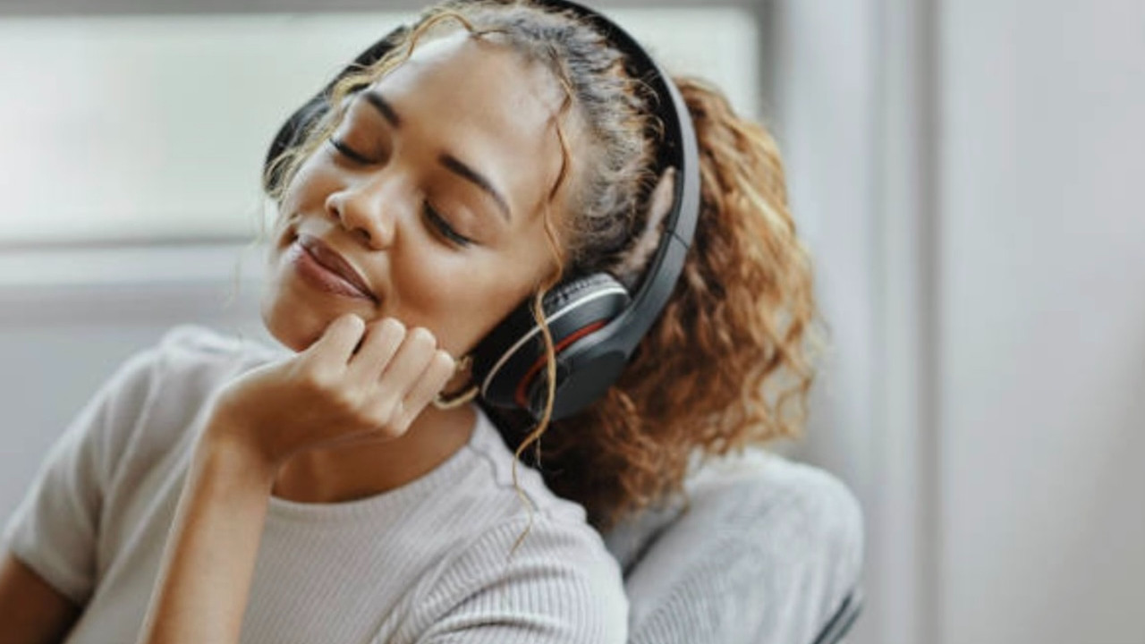 Müzik zevkiniz zekanız hakkında bilgi veriyor! Zekilerin dinlediği 5 müzik türü belli oldu...