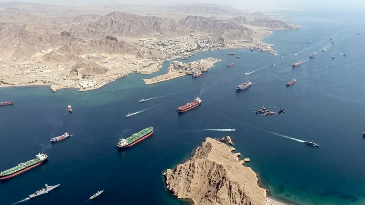 Hürmüz Boğazı dünya ekonomisini sarsıyor dev şirketler mücbir sebep ilan ediyor