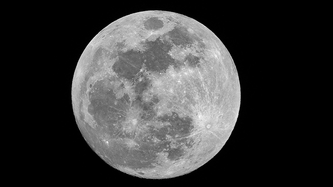 NASA Ay'a Artemis'in mürettebatlı uçuşu için tarih verdi