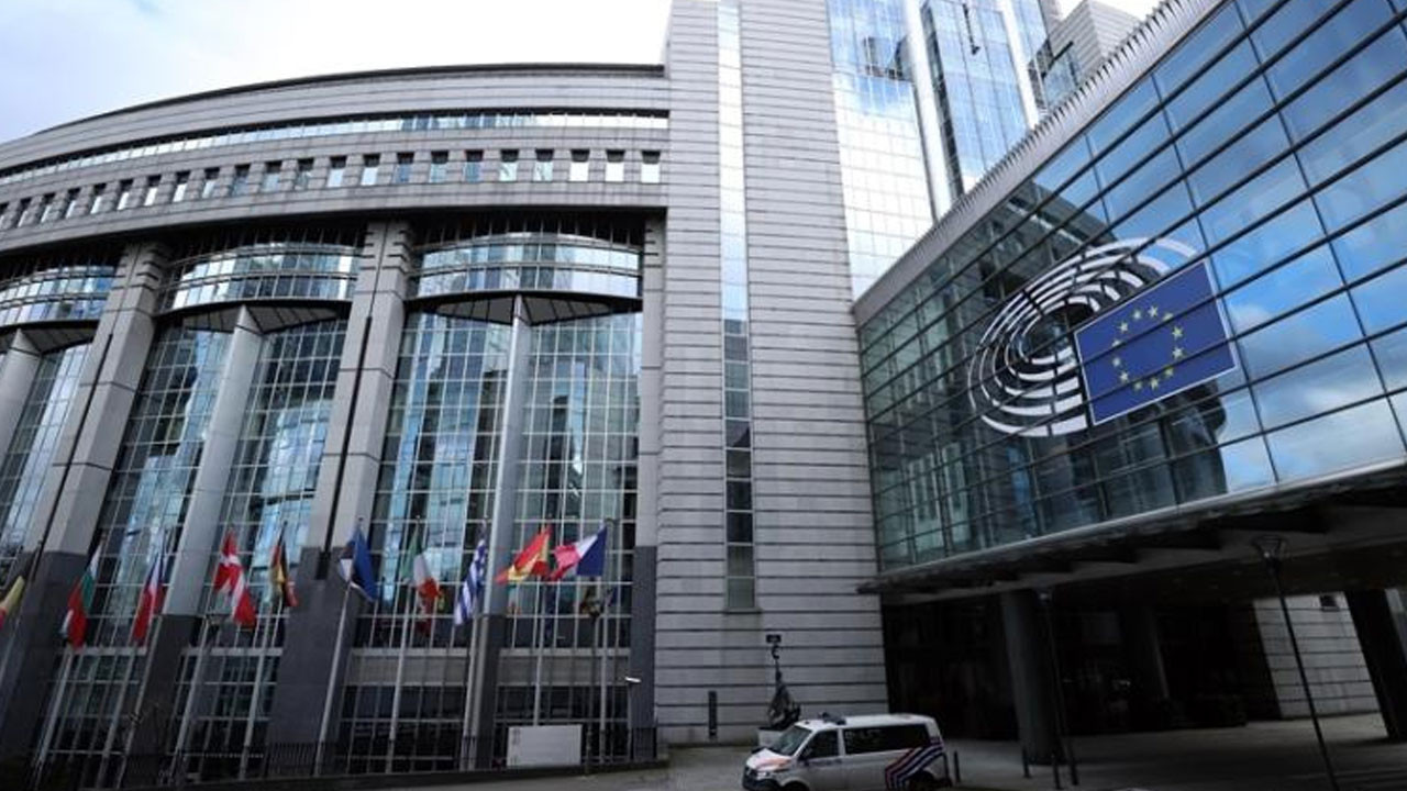 AB'den İranlı 16 yetkili ve 3 kuruluşa yeni yaptırım