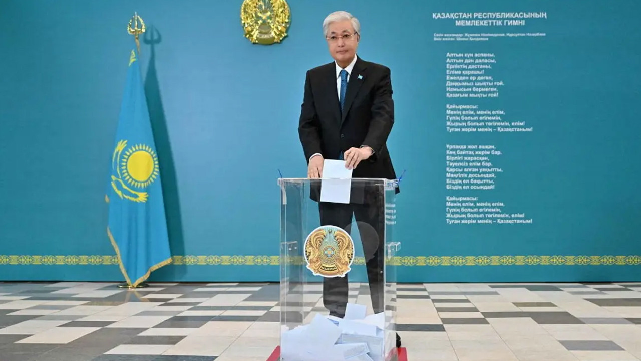 Kazakistan sandık başında anayasayı değiştirdi