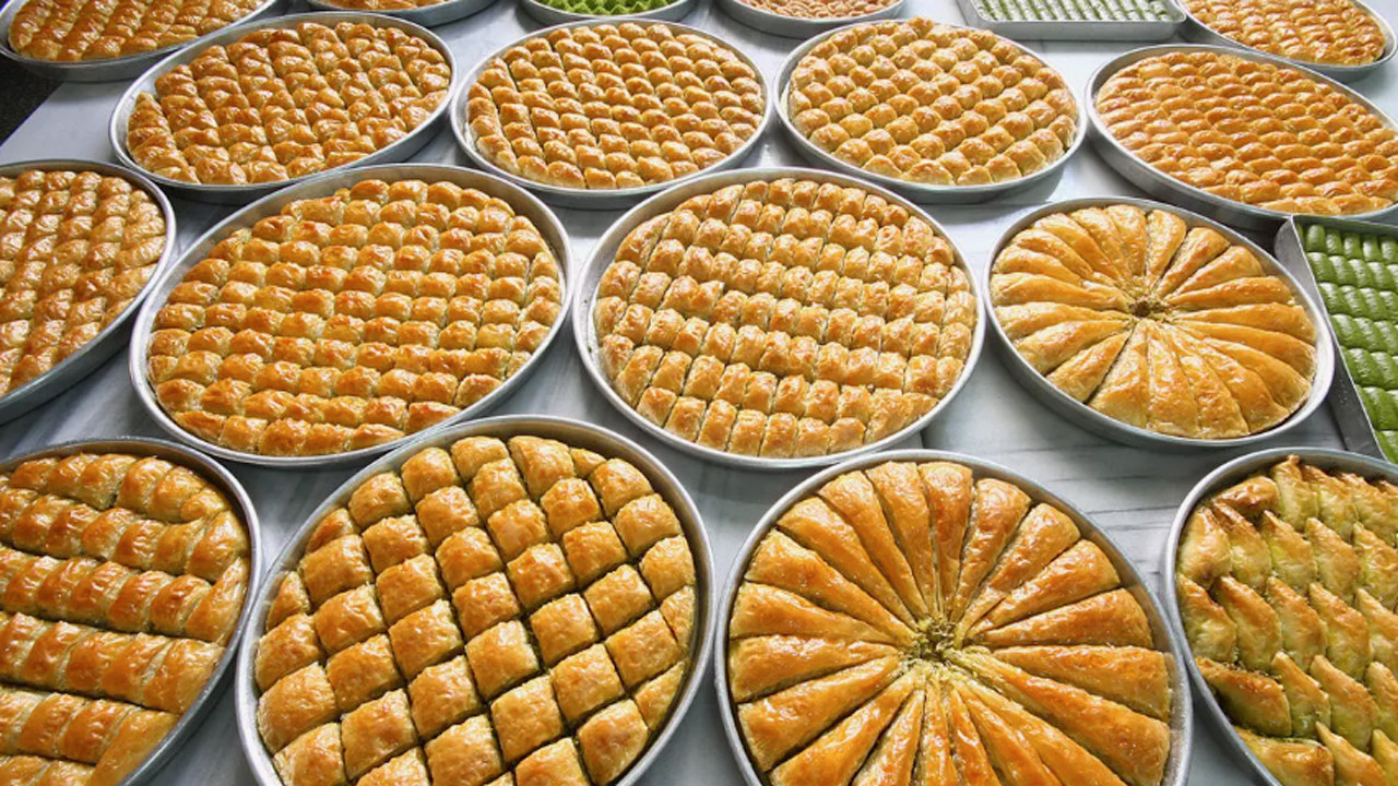Baklavanın dev ismi Faruk Güllü vitrine çıktı! İstenen rakam ise dudak uçuklattı